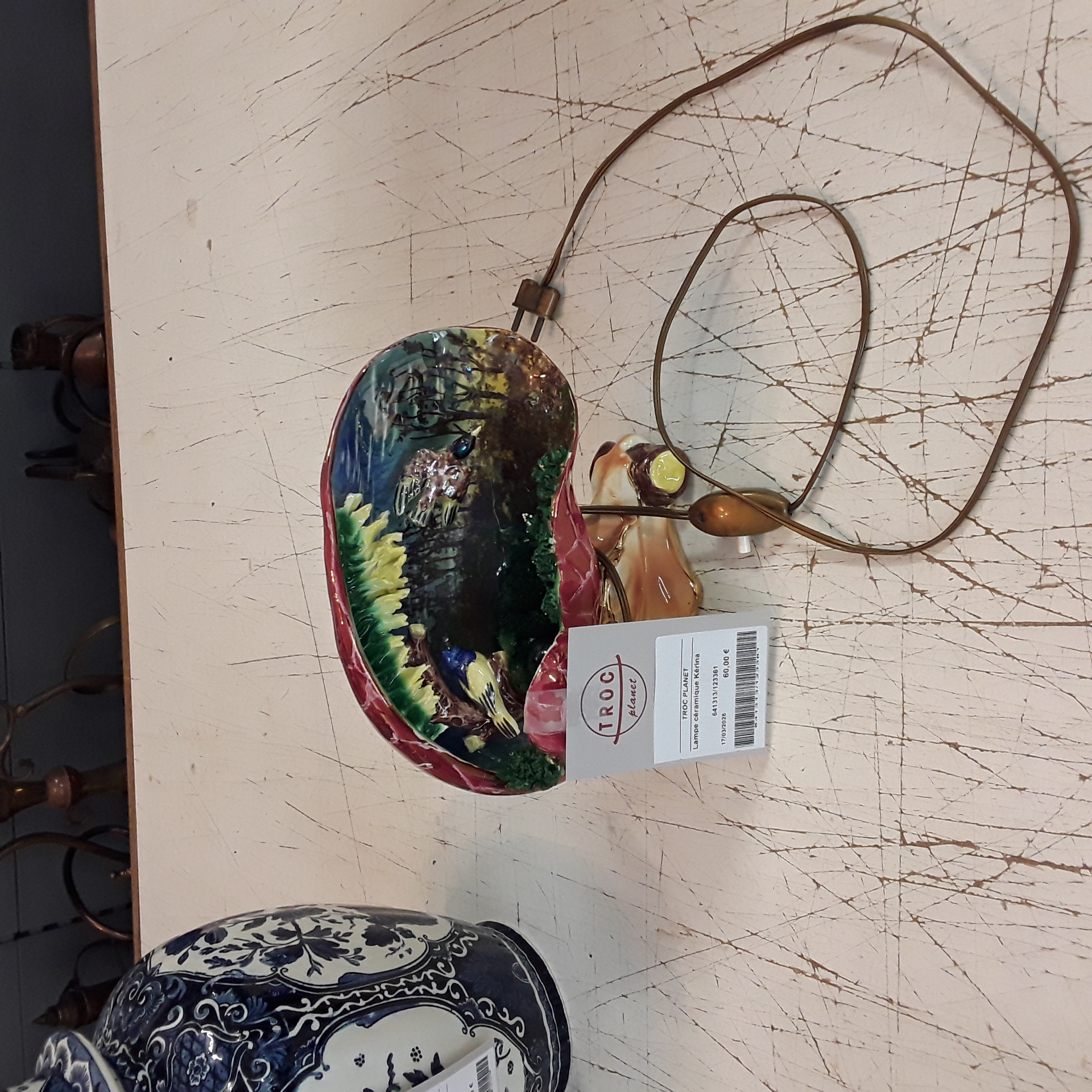 <p>Lampe céramique Kérina<br />60,00 € T.T.C<br /><a href="/Article/123361?type=depose" style="color:white;" target="_blank">Lien vers l'article</a></p>