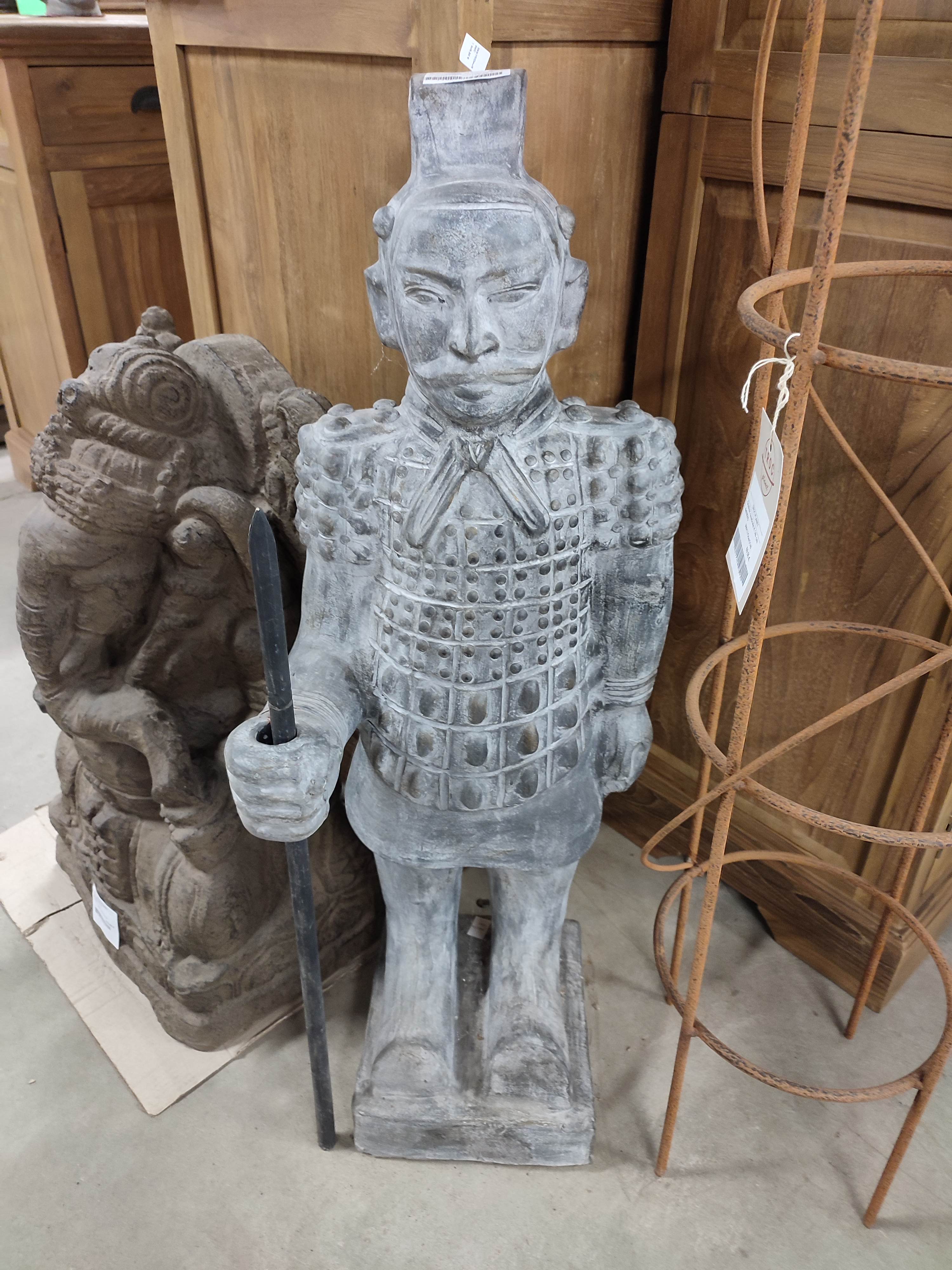 <p>Guerrier chinois terracota<br />100 cm<br />175,00 € T.T.C<br /><a href="/Article/111062?type=depose" style="color:white;" target="_blank">Lien vers l&#39;article</a></p>