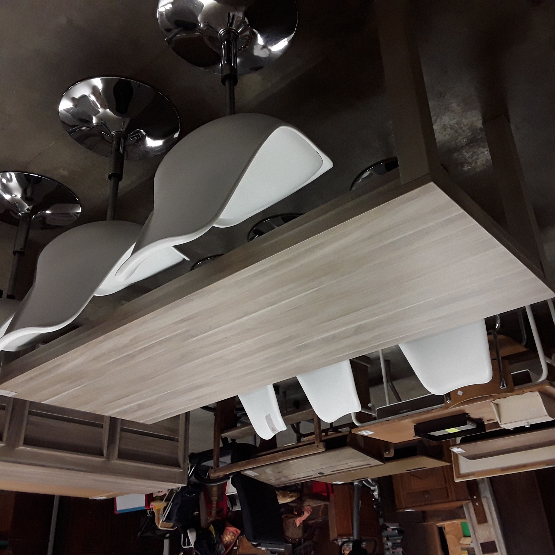 <p>Table moderne 90 x 220 cm<br />90,00 € T.T.C<br /><a href="/Article/123532?type=depose" style="color:white;" target="_blank">Lien vers l'article</a></p>