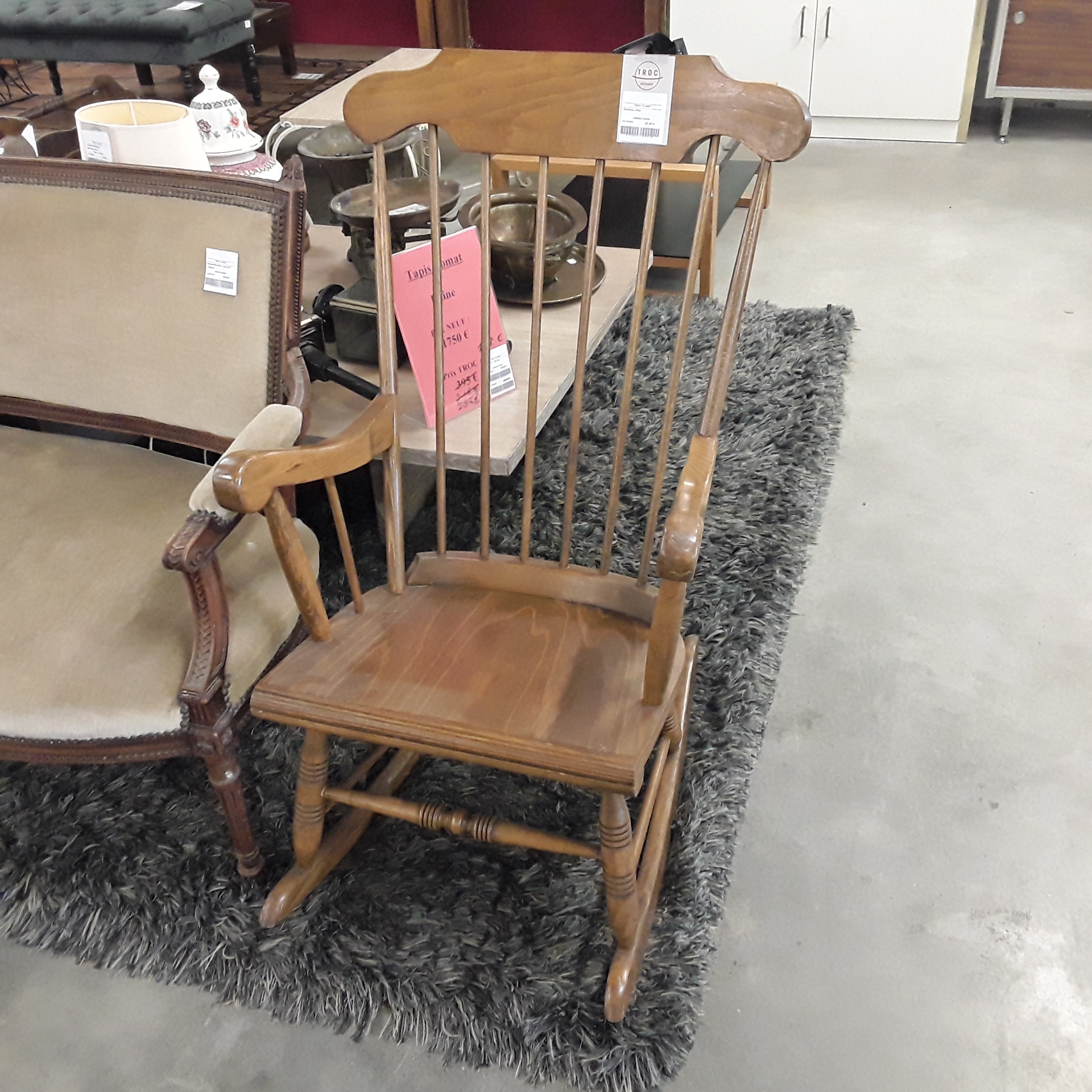 <p>Rocking chair<br />80,00 € T.T.C<br /><a href="/Article/122438?type=depose" style="color:white;" target="_blank">Lien vers l'article</a></p>