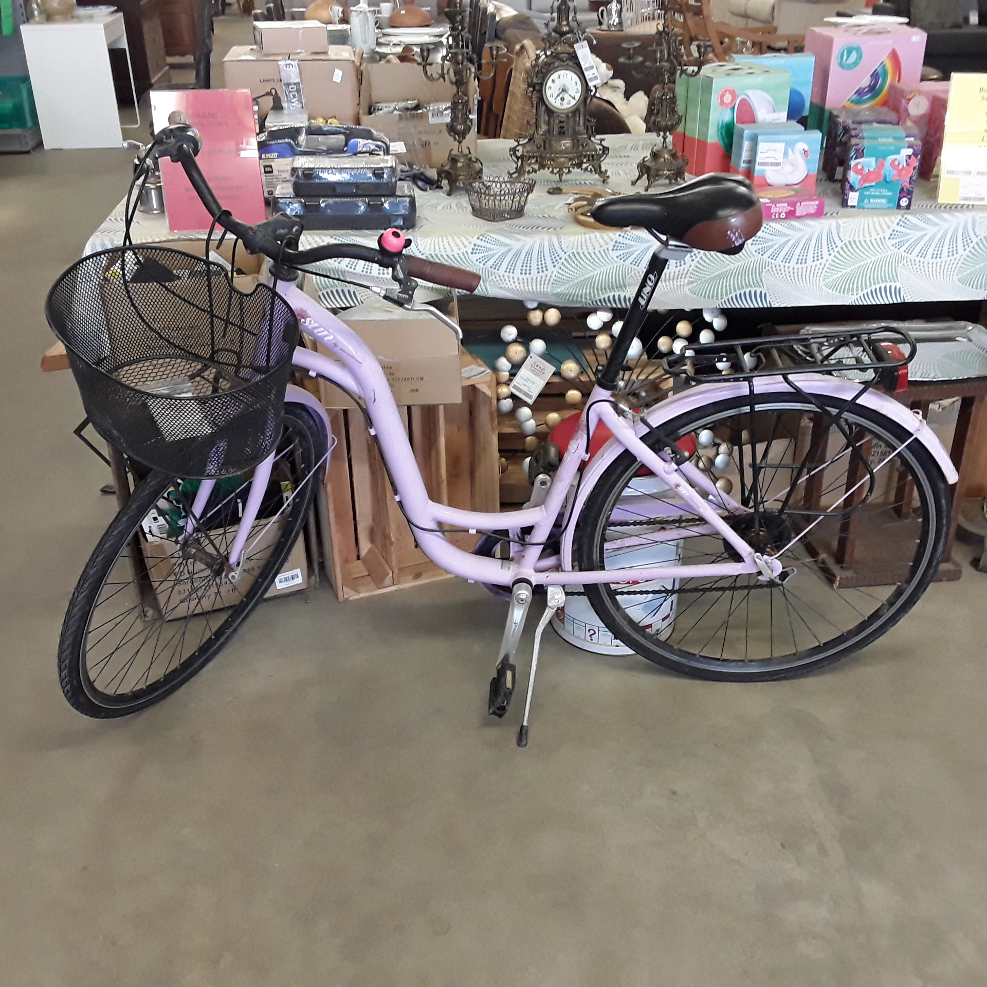 <p>Vélo dame Montana Sun<br />Mauve avec panier<br />60,00 € T.T.C<br /><a href="/Article/121603?type=depose" style="color:white;" target="_blank">Lien vers l&#39;article</a></p>
