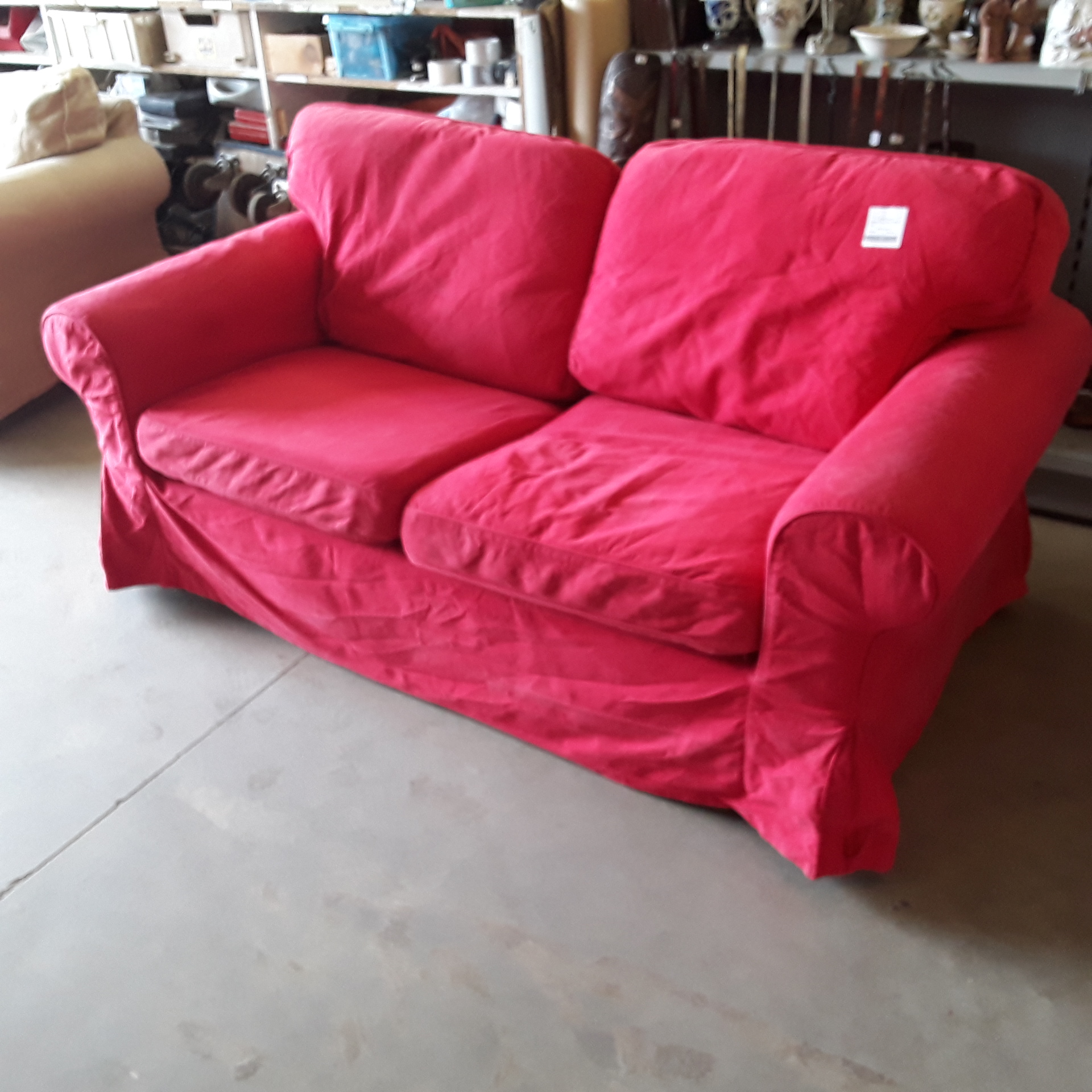 <p>Canapé 2 place IKEA Ektorp<br />rouge<br />80,00 € T.T.C<br /><a href="/Article/122315?type=depose" style="color:white;" target="_blank">Lien vers l&#39;article</a></p>
