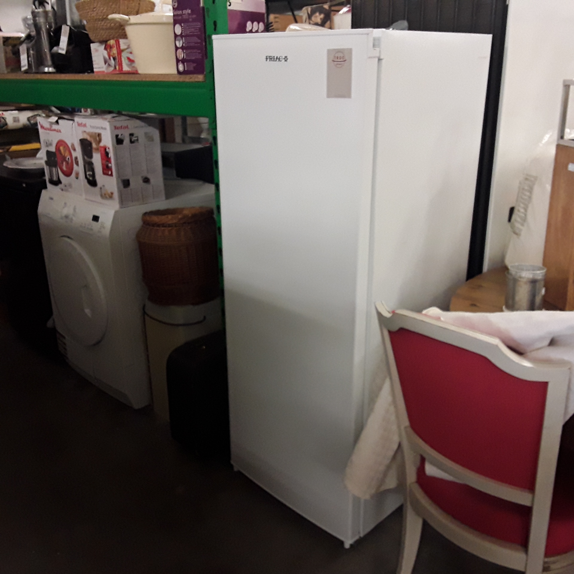 <p>Frigo Friac<br />100,00 € T.T.C<br /><a href="/Article/122440?type=depose" style="color:white;" target="_blank">Lien vers l'article</a></p>