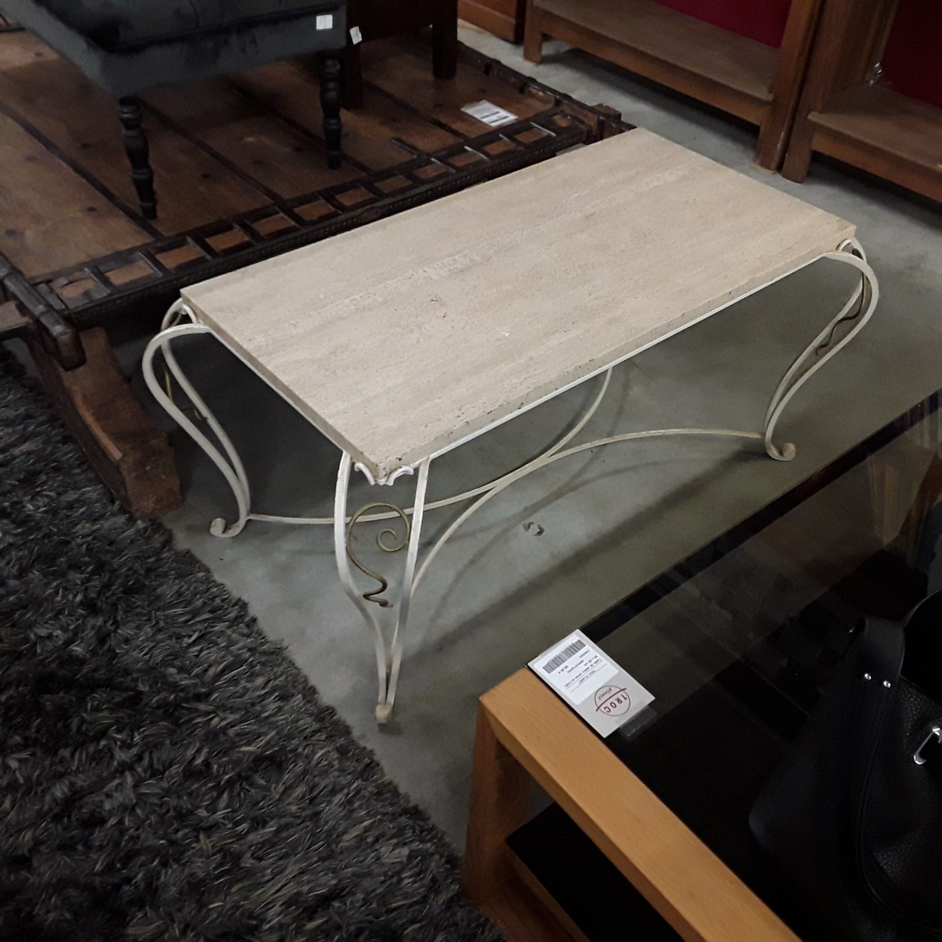 <p>Table salon fer forgé blanc<br />avec marbre clair<br />36,00 € T.T.C<br /><a href="/Article/122423?type=depose" style="color:white;" target="_blank">Lien vers l&#39;article</a></p>