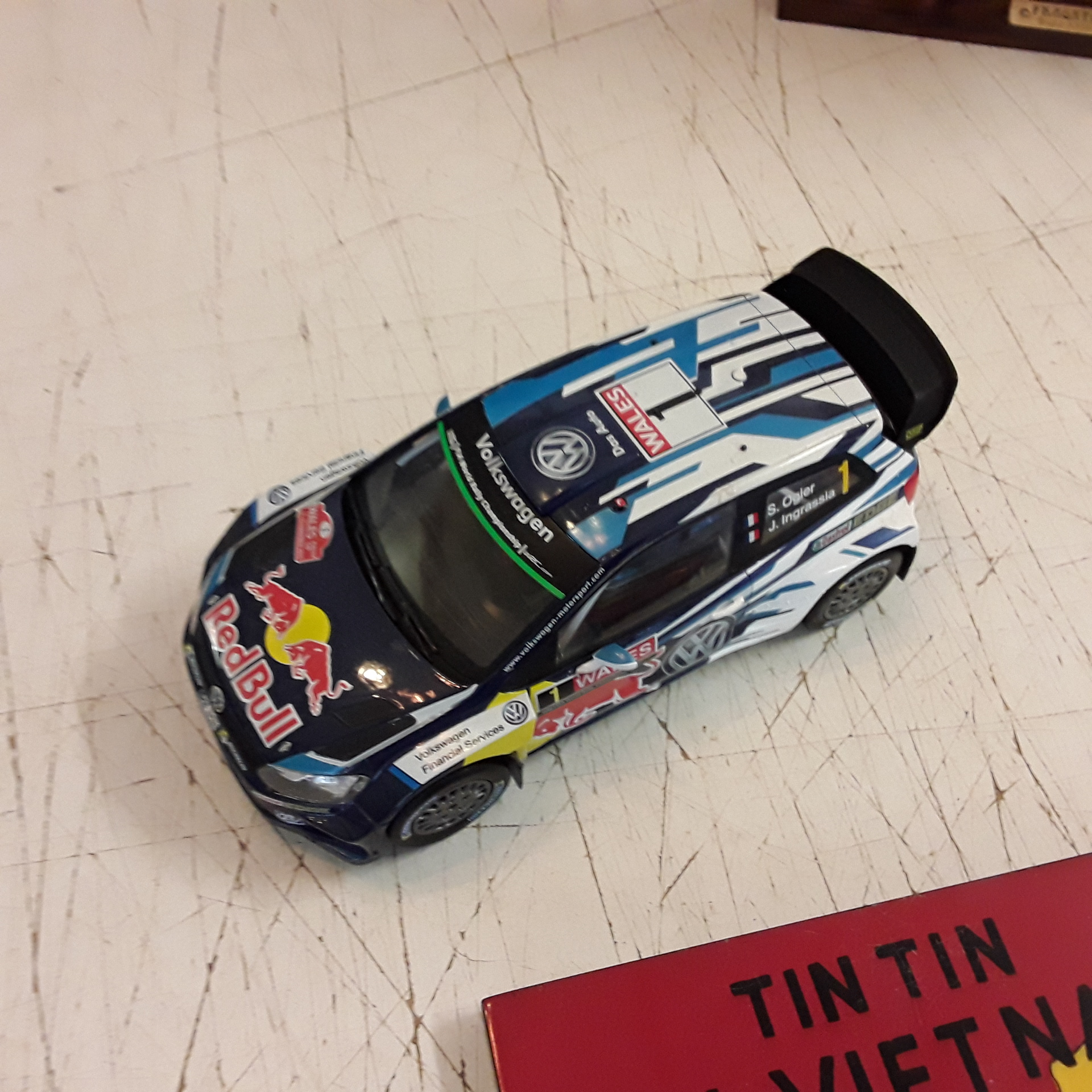 <p>VW Polo RedBull 1/18<br />20,00 € T.T.C<br /><a href="/Article/122662?type=depose" style="color:white;" target="_blank">Lien vers l&#39;article</a></p>