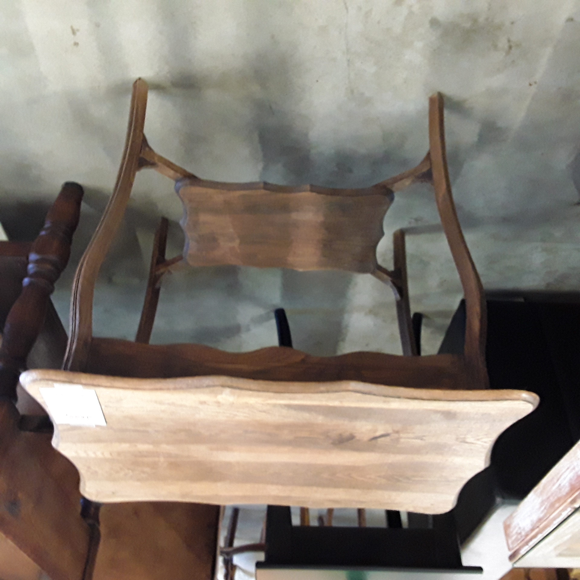 <p>Selette chêne rectangulaire<br />12,00 € T.T.C<br /><a href="/Article/123034?type=depose" style="color:white;" target="_blank">Lien vers l'article</a></p>