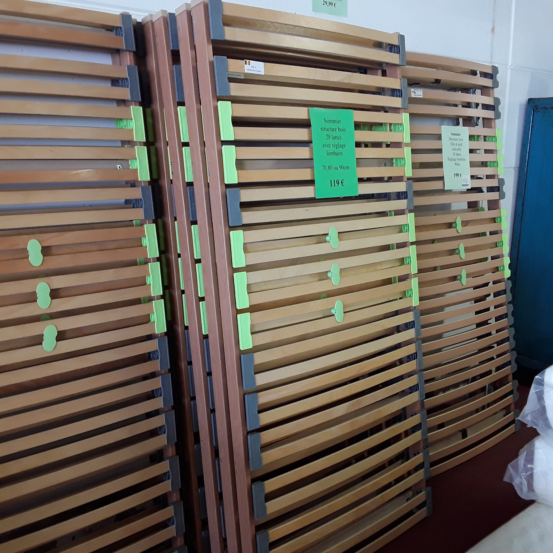 <p>Sommier 90 cm 28 lattes<br />sur rotules <br />119,00 € T.T.C<br /><a href="/Article/122427?type=depose" style="color:white;" target="_blank">Lien vers l&#39;article</a></p>