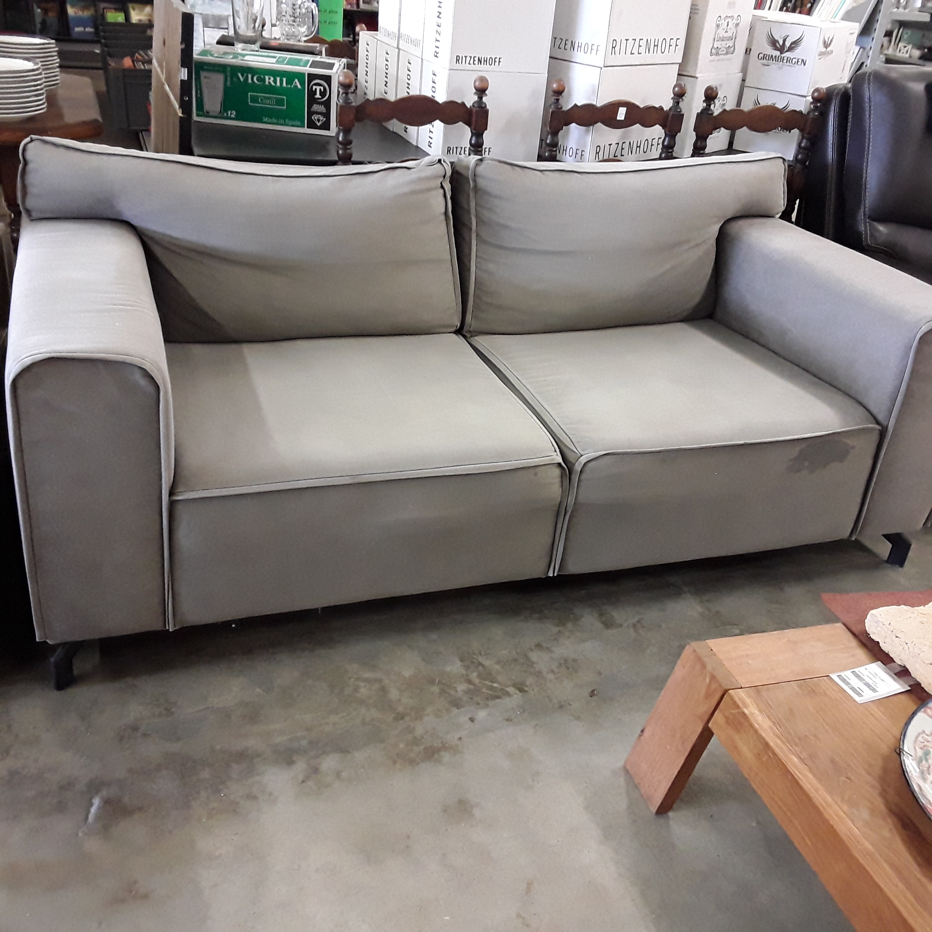 <p>Salon 2 places tissu gris<br />200,00 € T.T.C<br /><a href="/Article/122580?type=depose" style="color:white;" target="_blank">Lien vers l&#39;article</a></p>