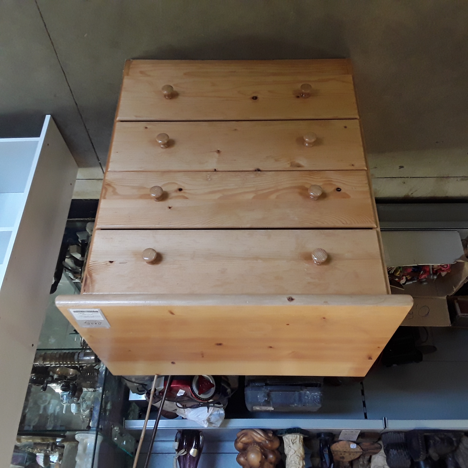 <p>Commode en pin  4 tiroirs<br />40,00 € T.T.C<br /><a href="/Article/123205?type=depose" style="color:white;" target="_blank">Lien vers l'article</a></p>