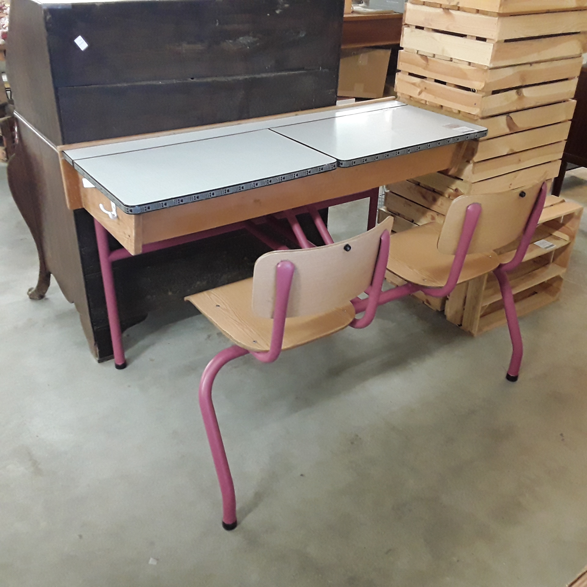 <p>Ban d'écolier 2 places rose<br />80,00 € T.T.C<br /><a href="/Article/122700?type=depose" style="color:white;" target="_blank">Lien vers l'article</a></p>