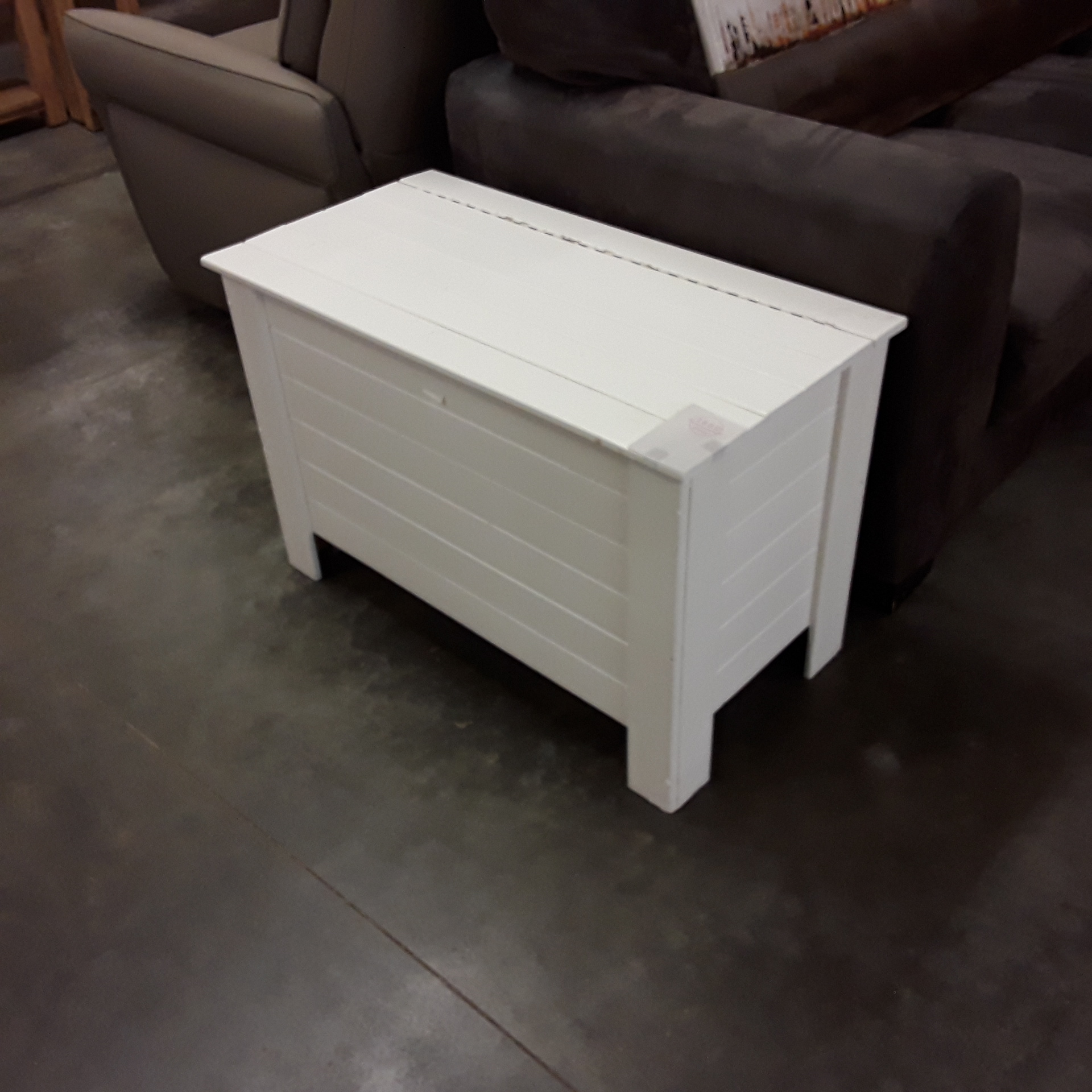 <p>Coffre PM blanc<br />20,00 € T.T.C<br /><a href="/Article/122578?type=depose" style="color:white;" target="_blank">Lien vers l&#39;article</a></p>