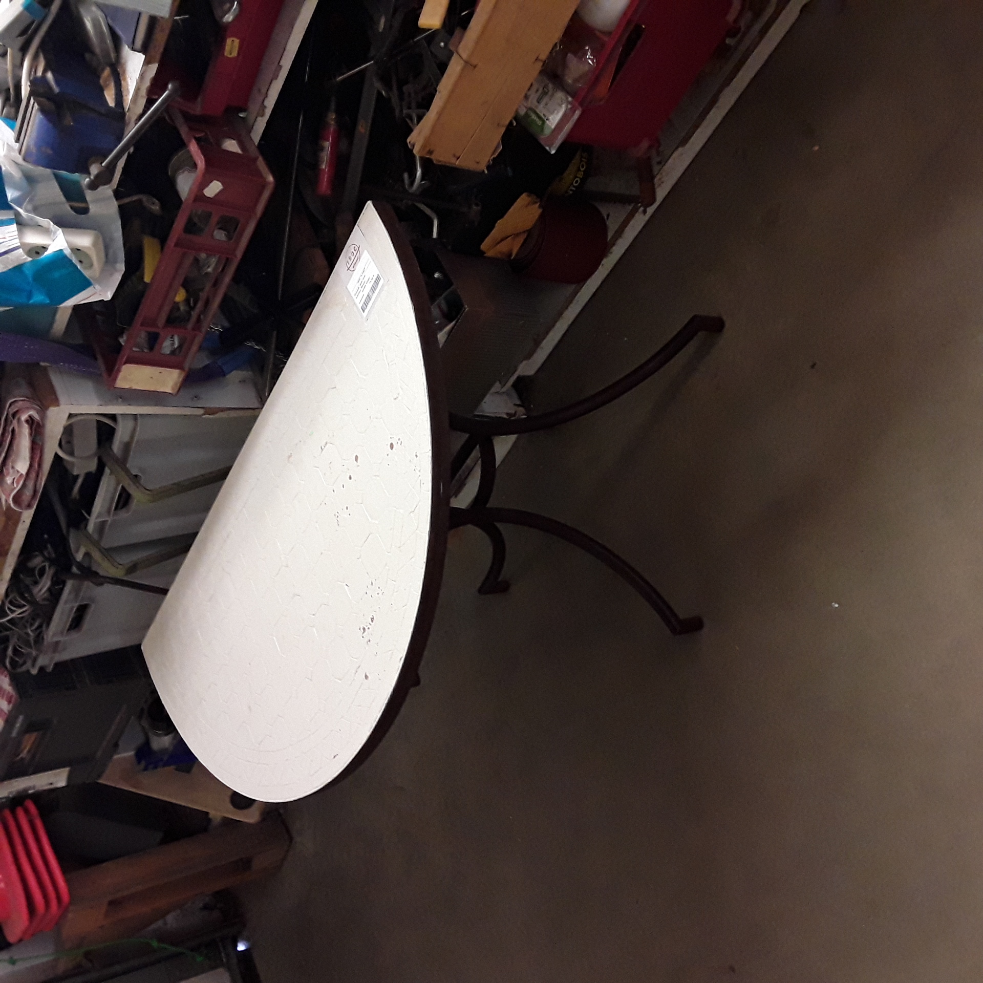 <p>Console demi lune<br />Intérieur Mosaic<br />75,00 € T.T.C<br /><a href="/Article/123587?type=depose" style="color:white;" target="_blank">Lien vers l'article</a></p>