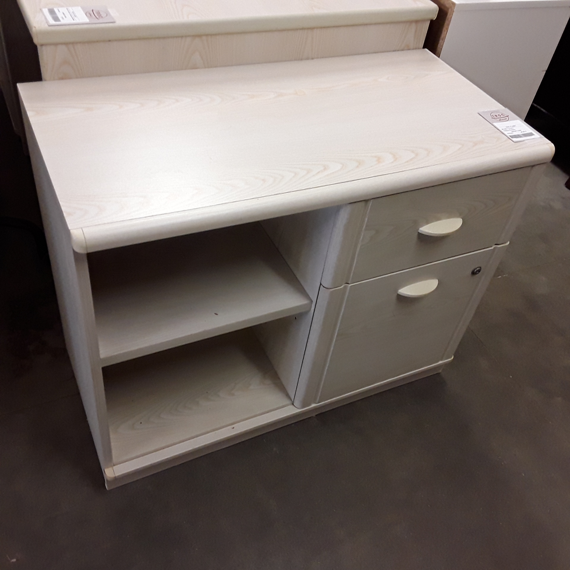 <p>Meuble 2 tiroirs <br />Vastiau-Godeau<br />32,00 € T.T.C<br /><a href="/Article/121982?type=depose" style="color:white;" target="_blank">Lien vers l&#39;article</a></p>