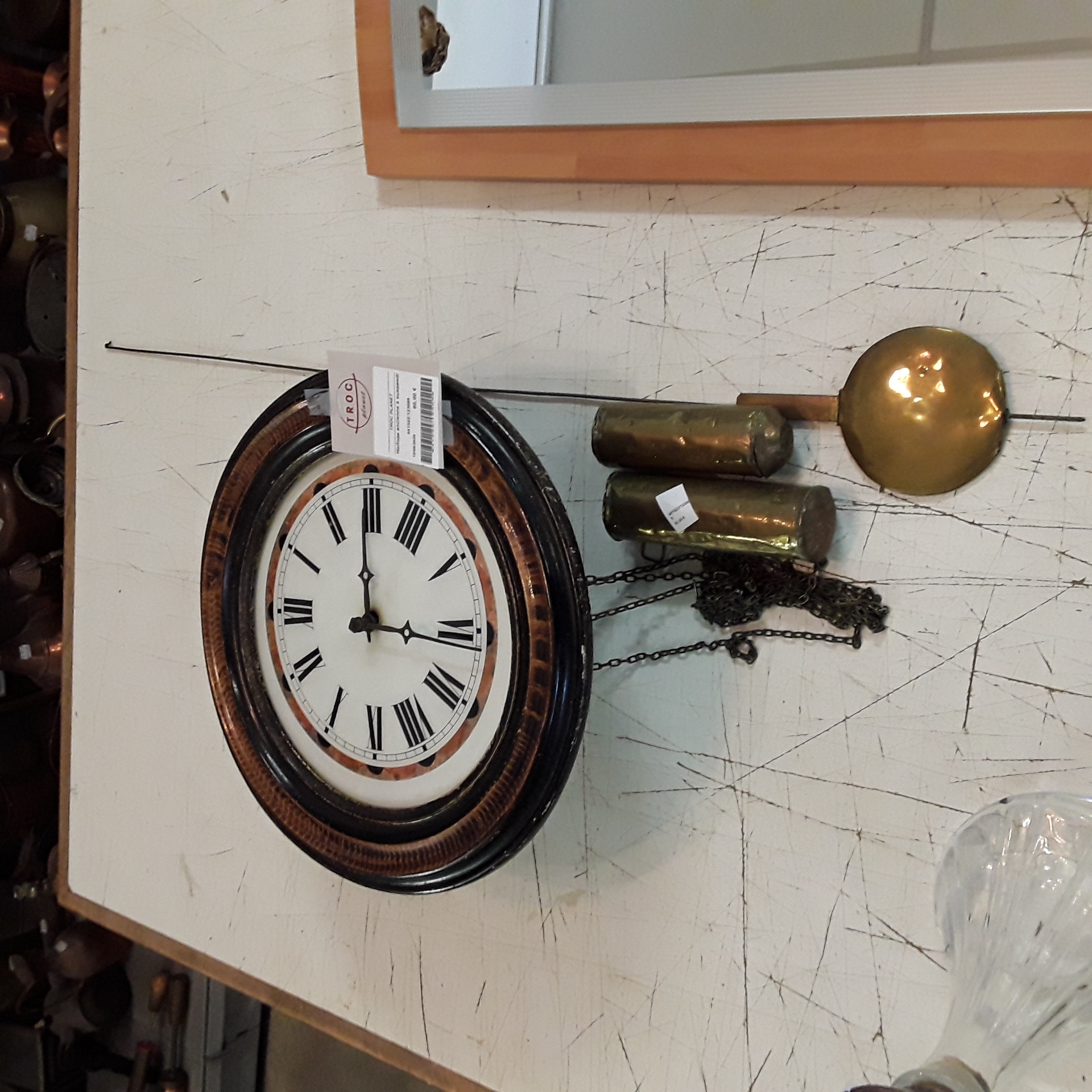 <p>Horloge ancienne à suspendre<br />60,00 € T.T.C<br /><a href="/Article/123899?type=depose" style="color:white;" target="_blank">Lien vers l'article</a></p>