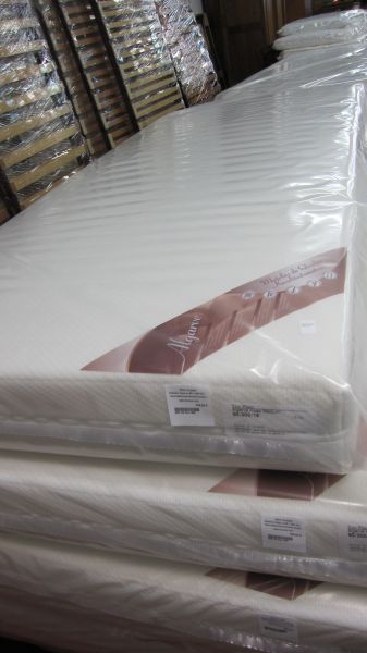 <p>Matelas Algarve 90 x 200 Cm<br />21cm/déhouss/ressorts ensachés<br />269,00 € T.T.C<br /><a href="/Article/791?type=neuf" style="color:white;" target="_blank">Lien vers l&#39;article</a></p>