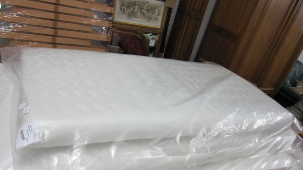 <p>Matelas Bébé 60 x 120 Cm<br />Déhoussable 25 KG<br />59,00 € T.T.C<br /><a href="/Article/763?type=neuf" style="color:white;" target="_blank">Lien vers l&#39;article</a></p>