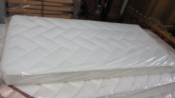 <p>Matelas Bébé 70 x 140 Cm<br />XXP/25 kg/Face mat.+face plast<br />59,00 € T.T.C<br /><a href="/Article/762?type=neuf" style="color:white;" target="_blank">Lien vers l&#39;article</a></p>