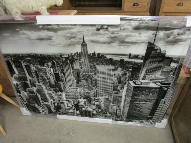 <p>Cadre verre New York<br />100 x 150 cm (406050/s489)<br />279,00 € T.T.C<br /><a href="/Article/3304?type=neuf" style="color:white;" target="_blank">Lien vers l&#39;article</a></p>