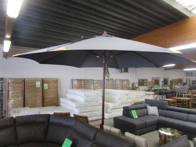 <p>Parasol octogonal<br />3,50 M<br />229,00 € T.T.C<br /><a href="/Article/3386?type=neuf" style="color:white;" target="_blank">Lien vers l&#39;article</a></p>