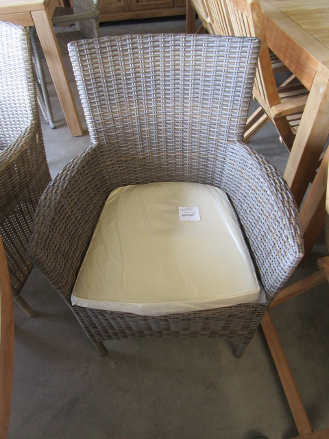 <p>Fauteuil Wicker Luxe<br />6 MM Kubu Grey<br />119,00 € T.T.C<br /><a href="/Article/2928?type=neuf" style="color:white;" target="_blank">Lien vers l&#39;article</a></p>